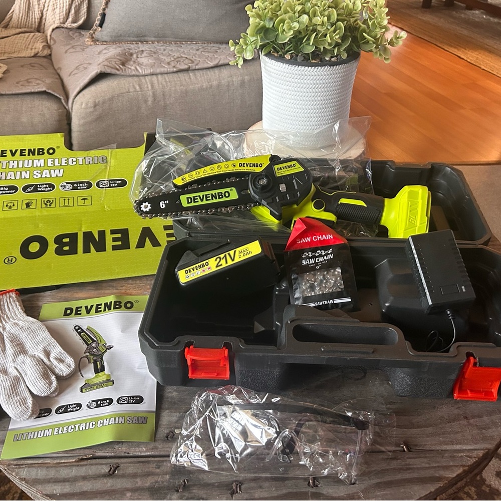 ‼️SOLD‼️ Devenbo Electric Chain Saw with Case